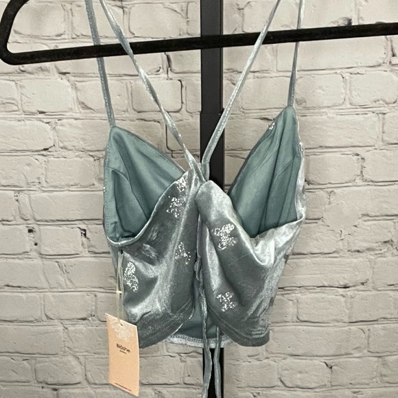NWT Blashe Butterfly Print Crop Top Size Medium - Picture 2 of 4